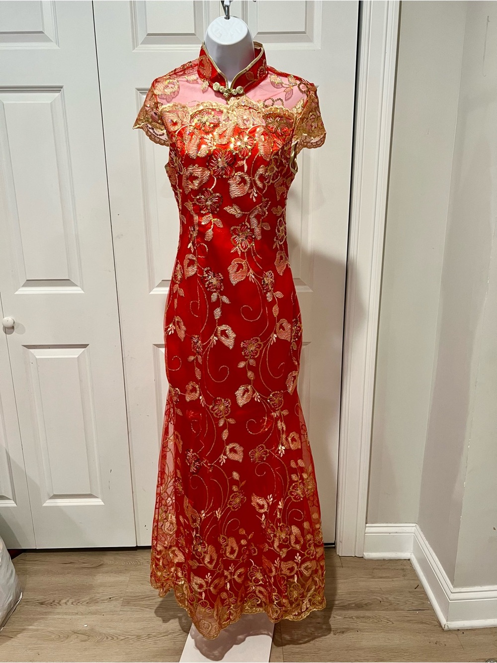 Elegant Red Embroidered Mandarin Collar Evening Dress